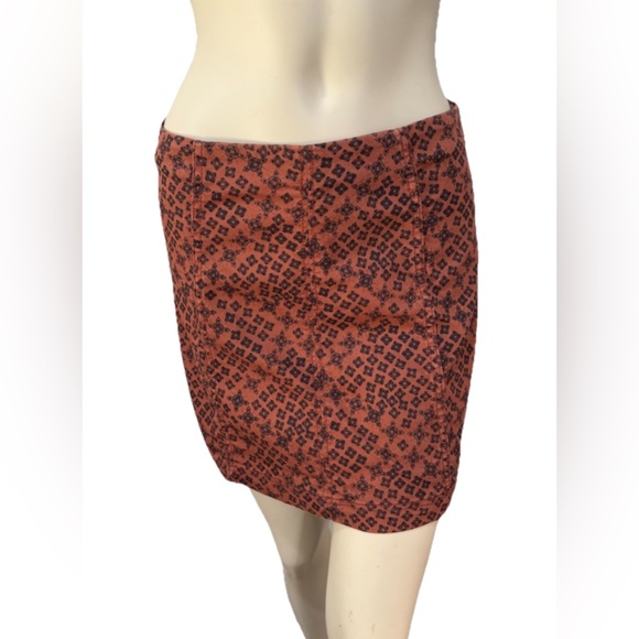 Free People Boho Geometric Stretch Mini Skirt – Size 8 Rust/Black - Picture 3 of 10
